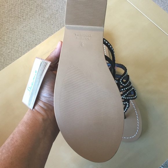 🚫SOLD🚫 Gorgeous, blingy black Skemo sandals - Picture 4 of 4