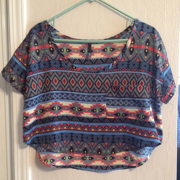 Chiffon Aztec crop top - Picture 3 of 4