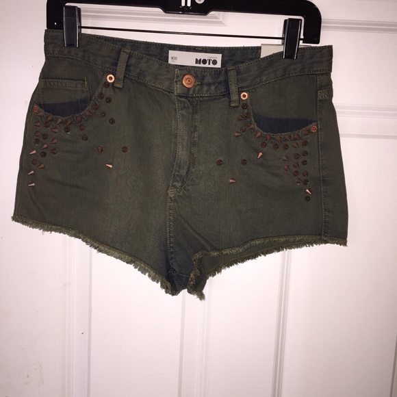 High wasted green studded shorts