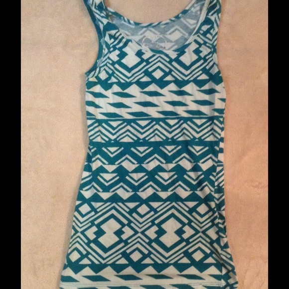 ⛔️SOLD⛔️Tank top - Picture 2 of 2