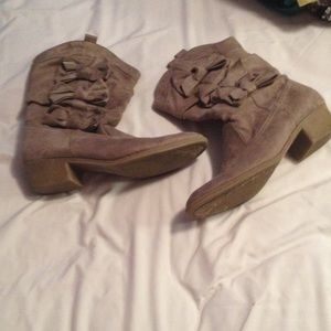 Cowgirl boots with bows