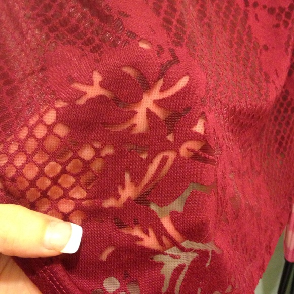 Cache maroon top :) - Picture 2 of 3