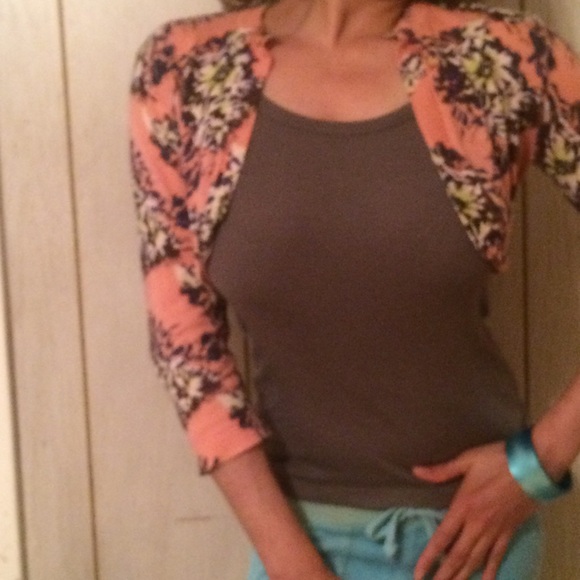 Guess Half Pink  Coral Sweater - Picture 2 of 3