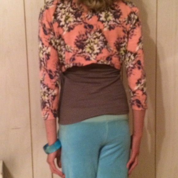 Guess Half Pink  Coral Sweater - Picture 3 of 3