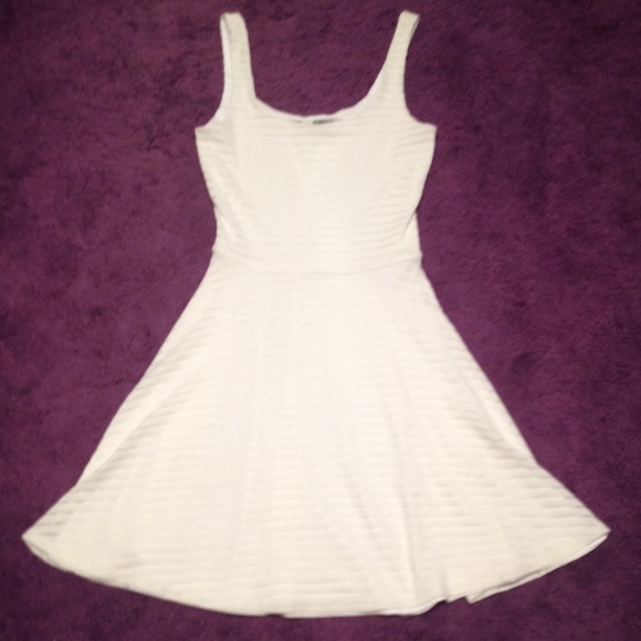 Necessary Objects Dresses & Skirts - Ultra flattering white dress