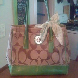 Coach Hampton satchel green with scarf