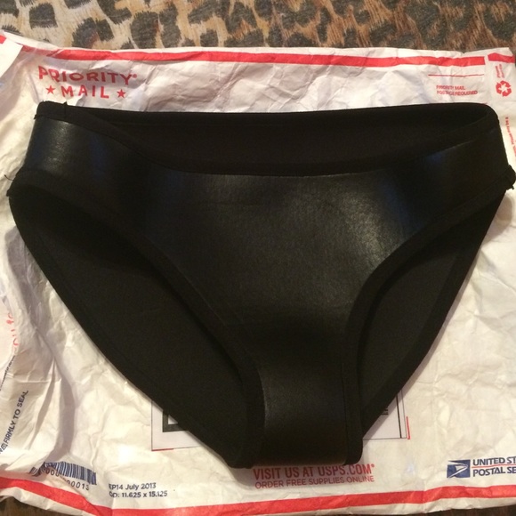 Size XS triangl dupe bottom