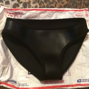 Size XS triangl dupe bottom