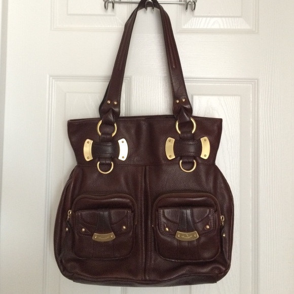 B. Makowsky leather purse