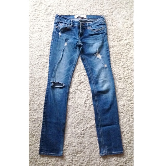 Medium wash distressed hollister jeans