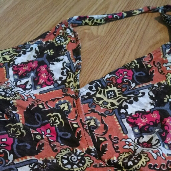 Patterned Halter Top - Picture 2 of 3