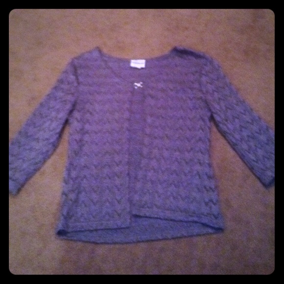 Grey crochet sweater with clasp