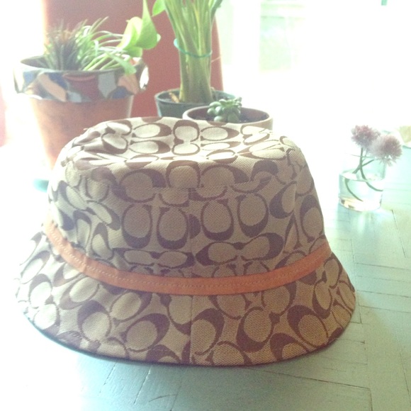 ✨🍭Authentic Coach hat