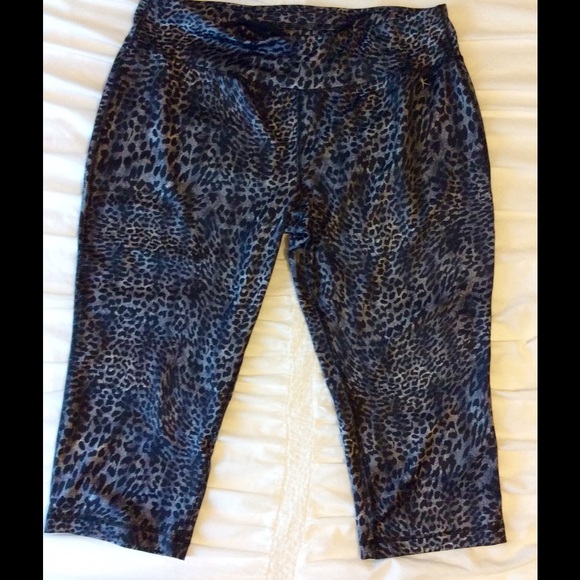 Danskin Leopard Workout Capri Leggings