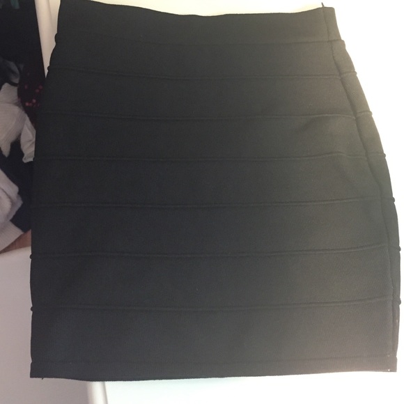 Body Con, mid thigh hitting pencil skirt in black