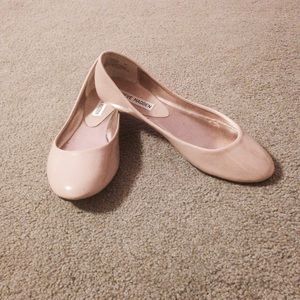 Steve Madden beige patent leather flats