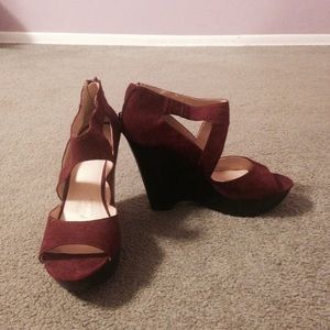 Nine West burgundy wedges