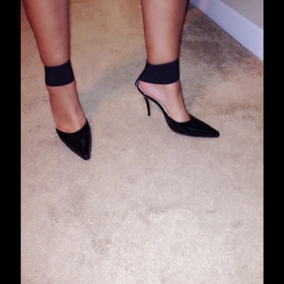 Sexy black stiletto w/ankle strap and pointy toe