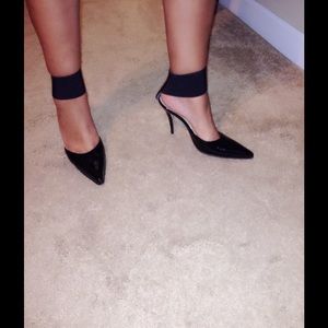 Sexy black stiletto w/ankle strap and pointy toe