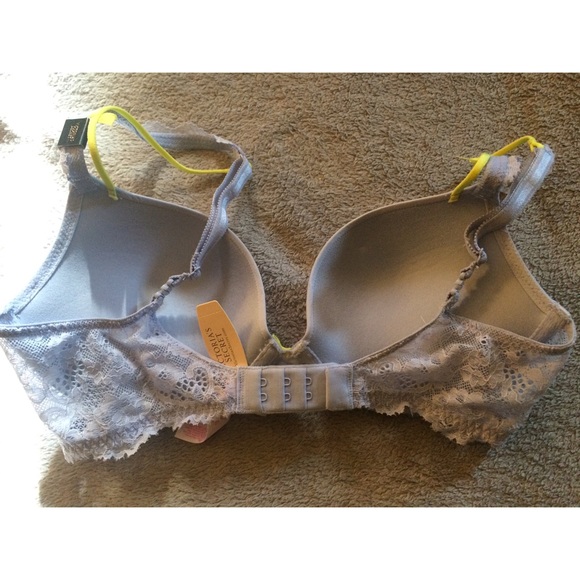 32D Victoria's Secret push up bra - Picture 3 of 4