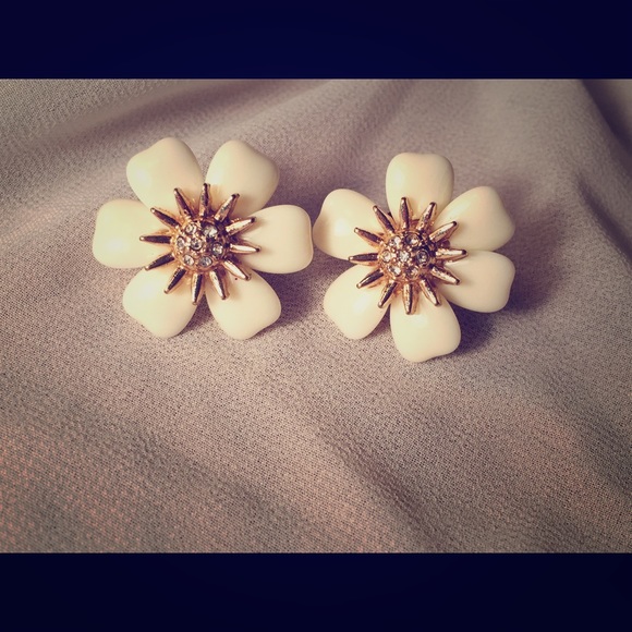 White and gold flower earrings