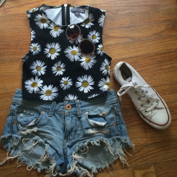 🌟ON HOLD🌟🌻Kendal & Kylie Jenner Daisy Top