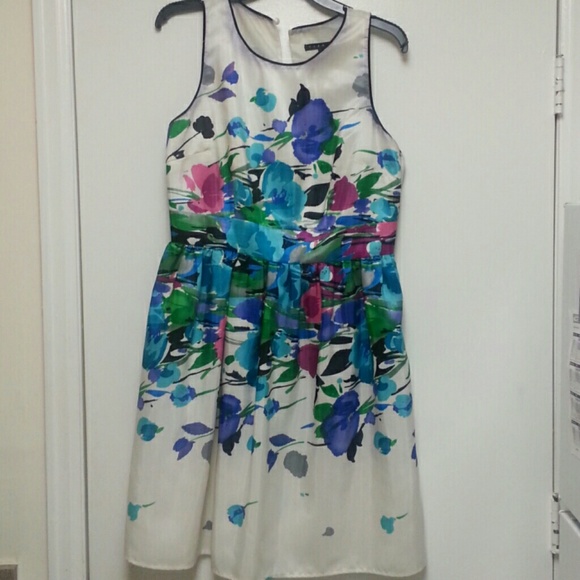 Dress - Picture 2 of 4