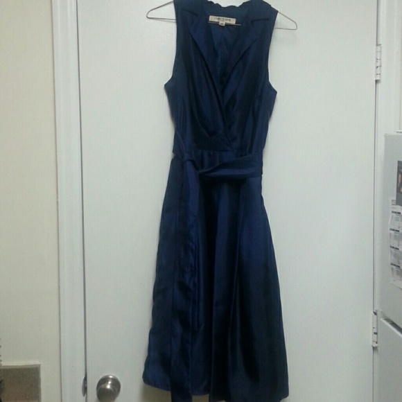 Dress - Picture 3 of 4