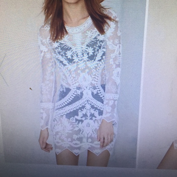 Beautiful White lace dress 😎 w/ slip