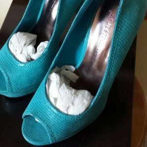 Teal lizard print platform heels