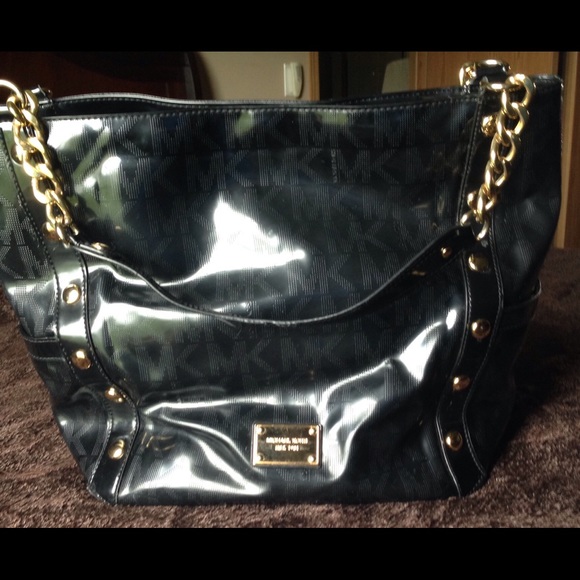 SOLD!!!   Michael kors large Delancy