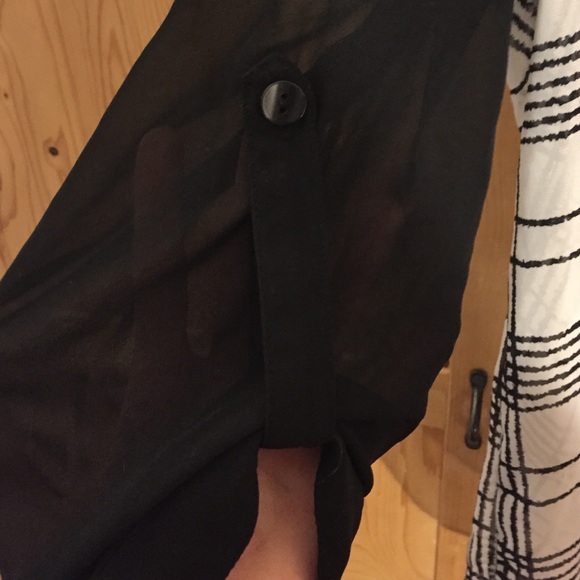 Black and White Top - Picture 3 of 4