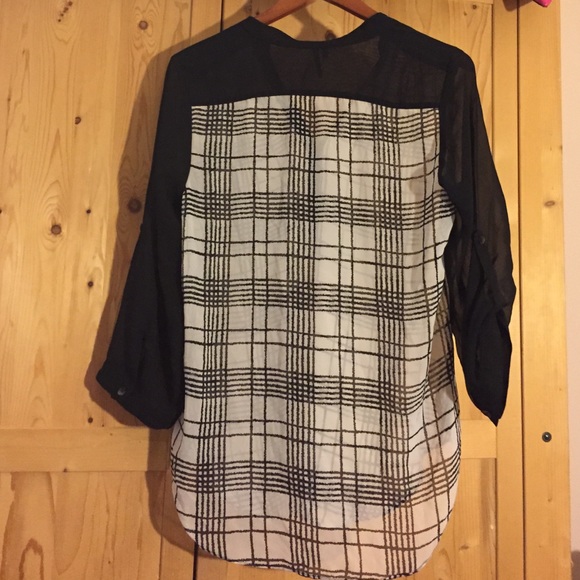 Black and White Top - Picture 4 of 4