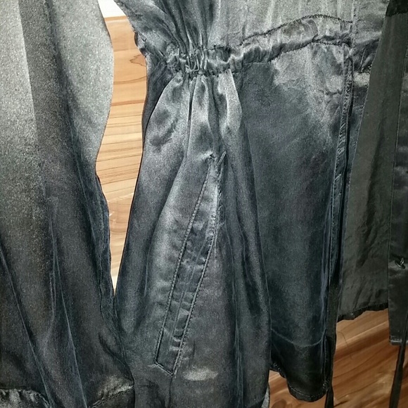 Elegant shirt with four front pockets. - Picture 3 of 3