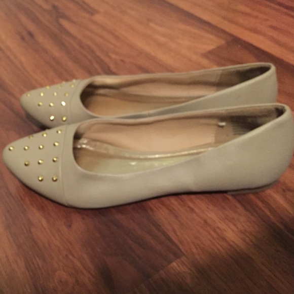 Tan flats - Picture 2 of 4