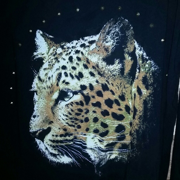 Studded tiger long sleeves top.