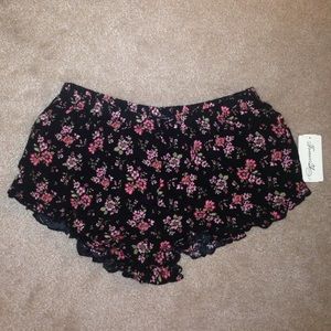 Forever 21 vodi shorts