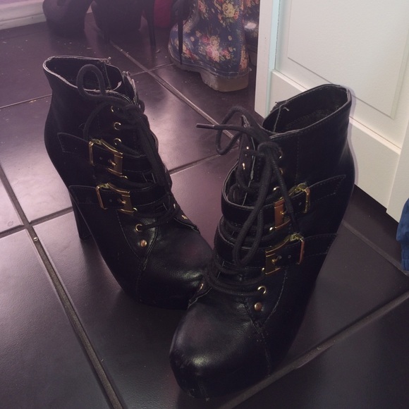 Black High Heels - Picture 1 of 4