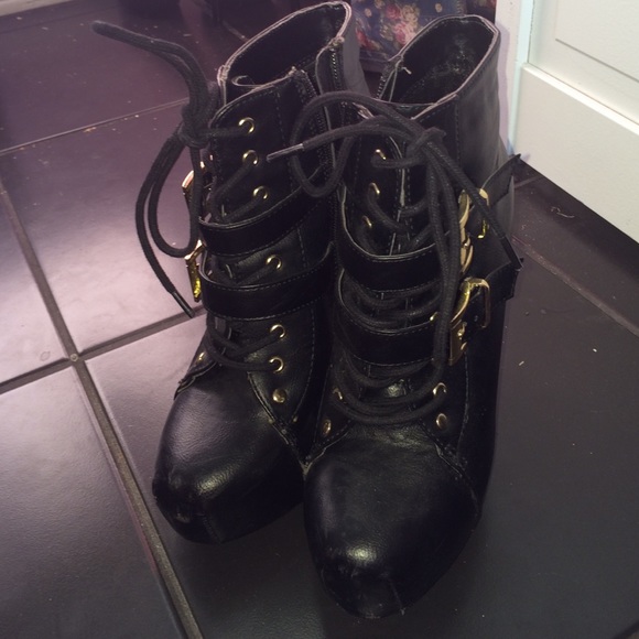 Black High Heels - Picture 2 of 4