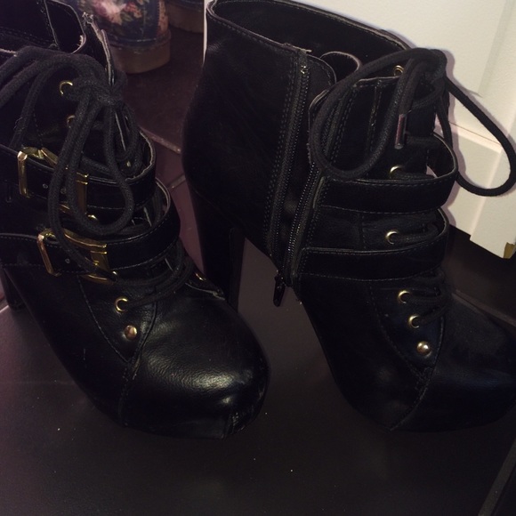 Black High Heels - Picture 4 of 4