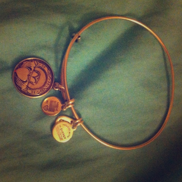 1 HOUR SALE ❗️Alex and Ani bracelet