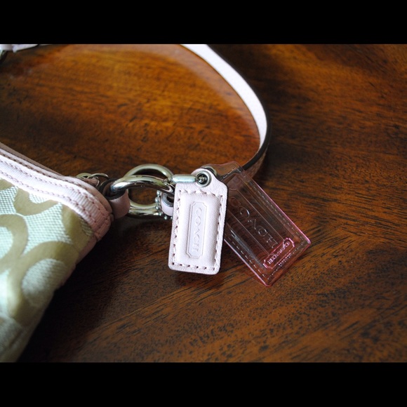 Coach Poppy Clutch - Picture 3 of 4