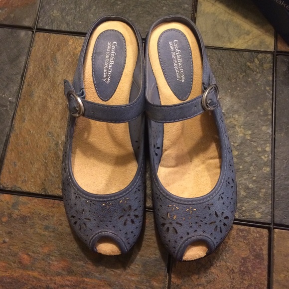 NEW!!!! Craft & Barrow Peep-toe clogs!