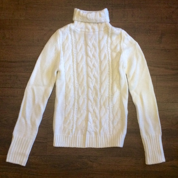H&M white cable knit turtleneck sweater sz small