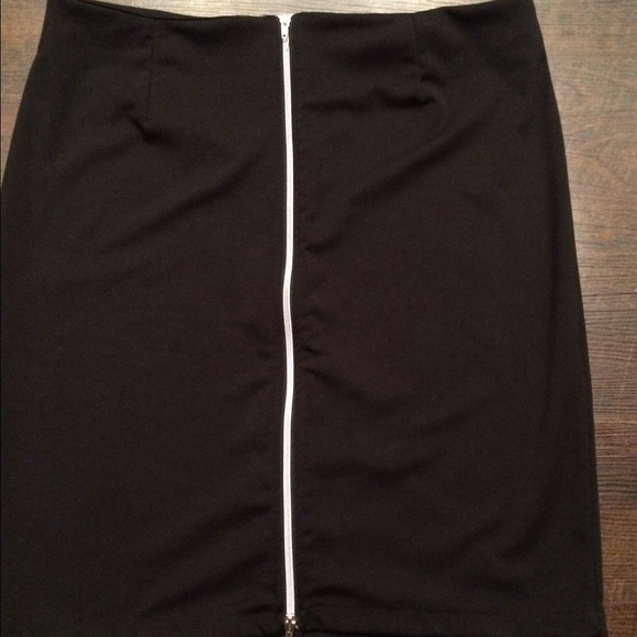Women's size 16 black pencil skirt with zipper