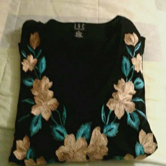 Black thin sweater with flowers