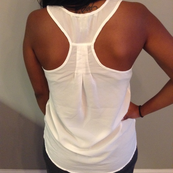 White top - Picture 2 of 2
