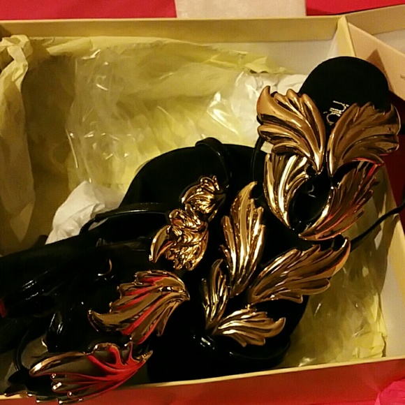 Gold Wings Black Patent - Picture 3 of 4