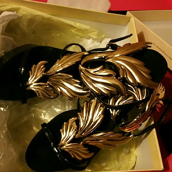 Gold Wings Black Patent - Picture 4 of 4