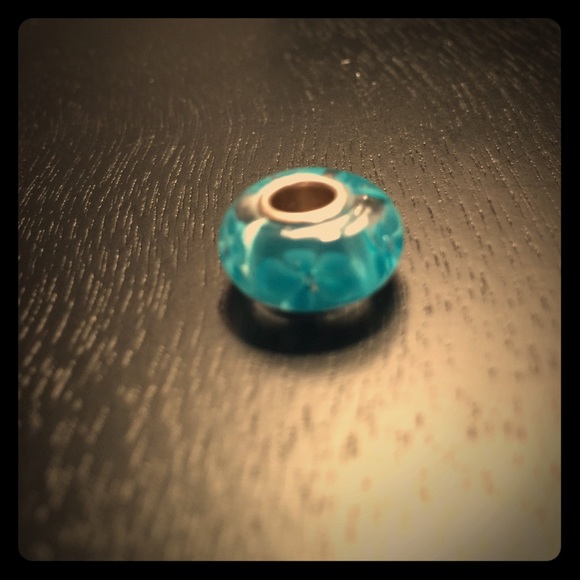 Pandora Jewelry - 🌺Glass flower charm🌺